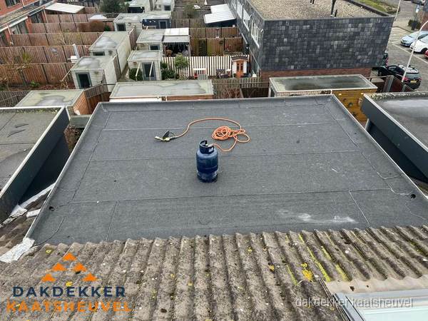 Dakrenovatie afgerond met nieuwe bitumen dakbedekking in Kaatsheuvel Dakrenovatie afgerond met nieuwe bitumen dakbedekking in Kaatsheuvel